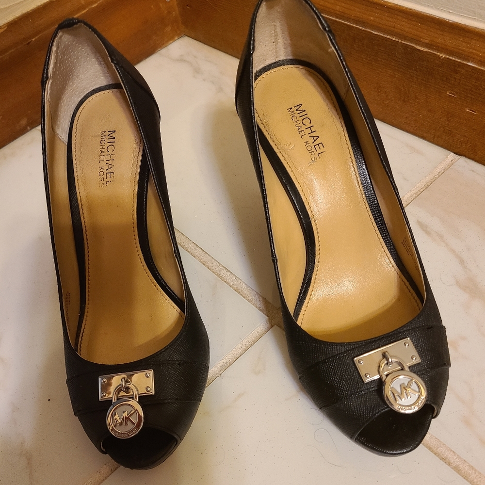 Micheal kors black wedge